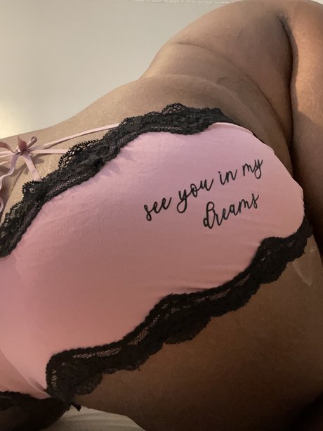 Naken läckt OnlyFans-bild av Maya 