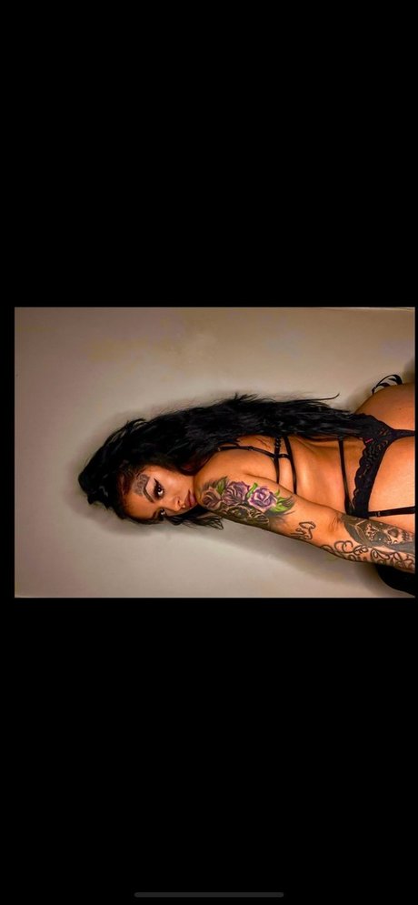 Naken läckt OnlyFans-bild av Millie Rose