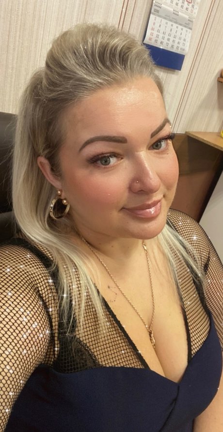 Naken läckt OnlyFans-bild av Mia Martin