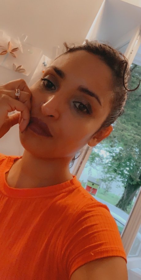 Naken läckt OnlyFans-bild av Mia Glam
