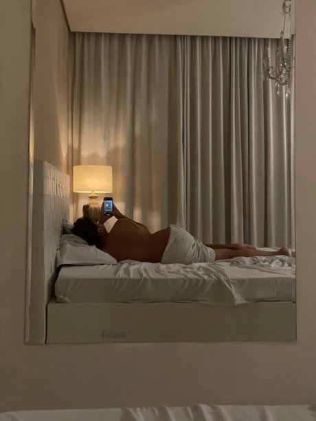 Naken läckt OnlyFans-bild av Gab