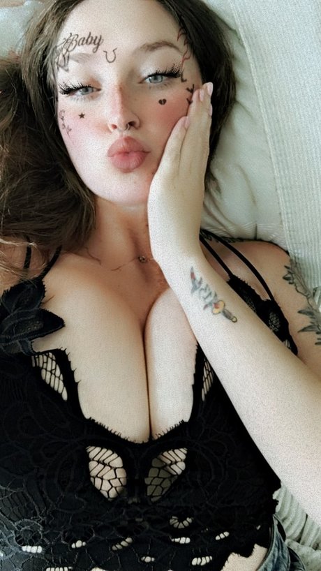 Naken läckt OnlyFans-bild av Moon Marie