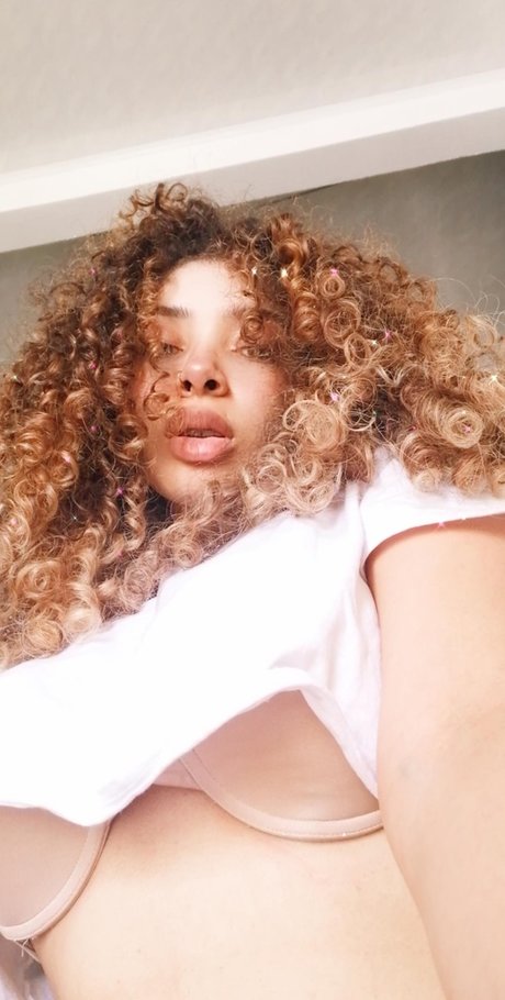 Naken läckt OnlyFans-bild av Brown Sugar