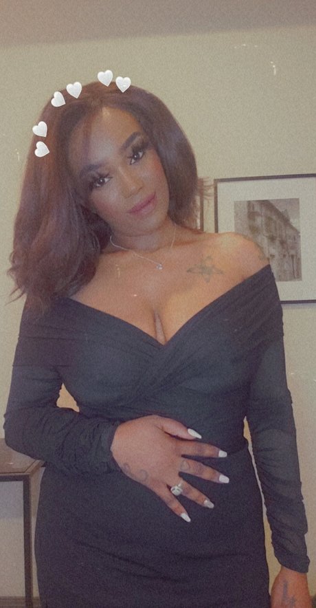 Naken läckt OnlyFans-bild av Munroe Kitty