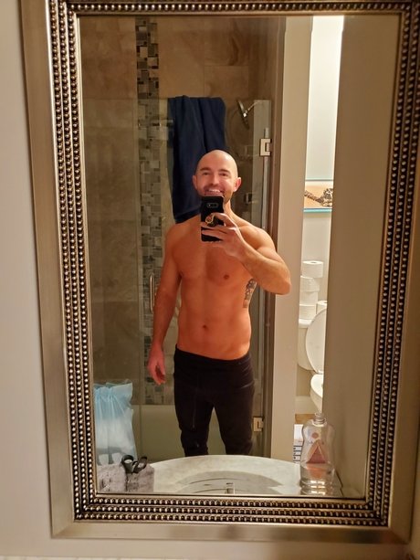 Photo nue de fuite OnlyFans de Travis