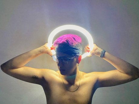 Alaston vuotanut OnlyFans-kuva Andrs