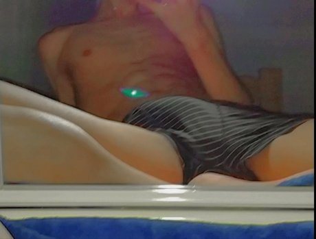 Naken läckt OnlyFans-bild av Nathan Samuel Vip
