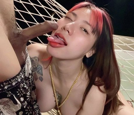 Naken läckt OnlyFans-bild av Ellekampong