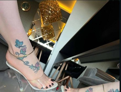 Loira Feet