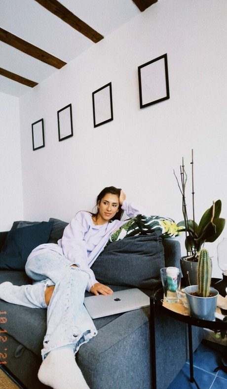 Naken läckt OnlyFans-bild av Gina Llebaria