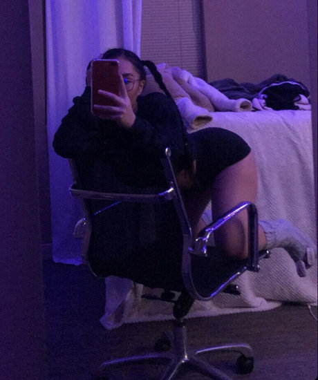 Nahá fotka uniklých OnlyFans od Samantha Yang Hmong