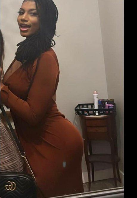 Nacktes geleaktes OnlyFans-Foto von Taylor Rooks