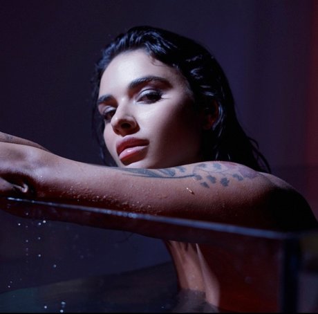 Naken läckt OnlyFans-bild av Olia V