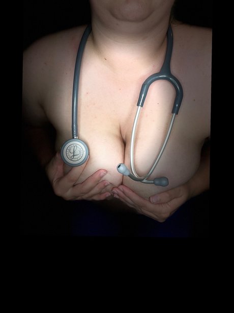 Naken läckt OnlyFans-bild av Nurse Savannah