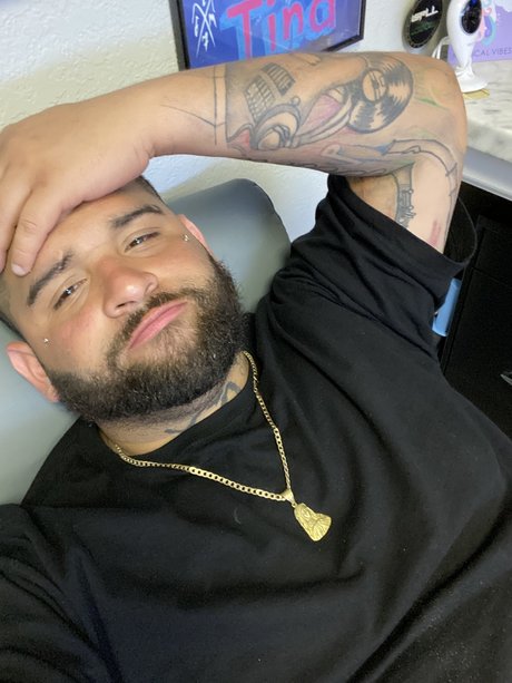 Naakte gelekte OnlyFans-foto van Joel Santos
