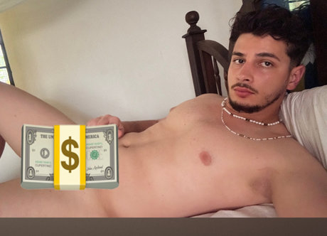 Naken läckt OnlyFans-bild av Demie