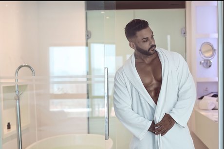 Naken läckt OnlyFans-bild av Yuri Petrone