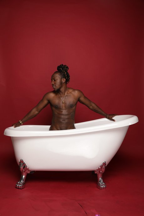 Naken läckt OnlyFans-bild av Proper Thug