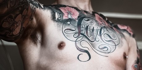 Naken läckt OnlyFans-bild av River Bloom  Tattooed Hung Ampamp Smooth