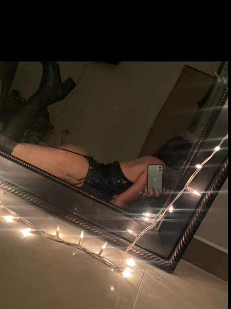 Naken läckt OnlyFans-bild av Regina Phalange