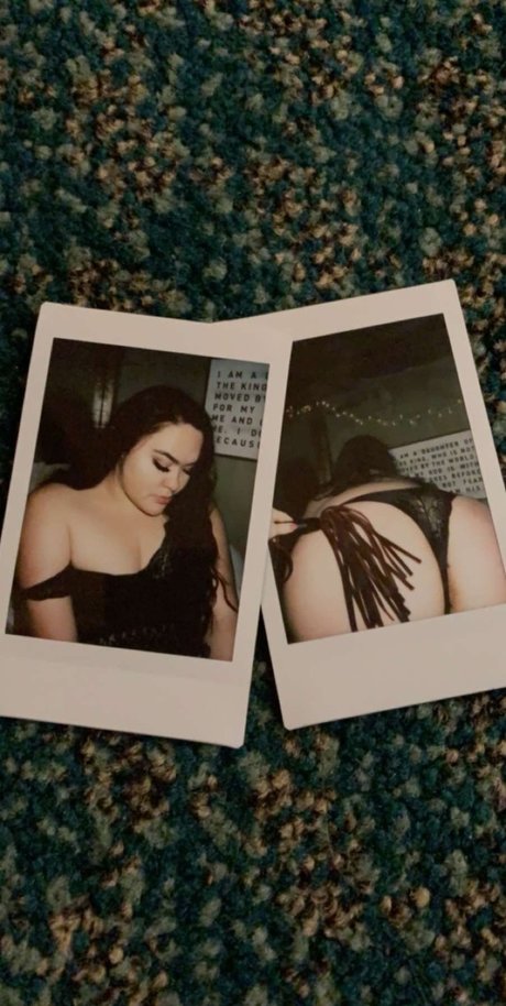 Naken läckt OnlyFans-bild av Renee Curtis