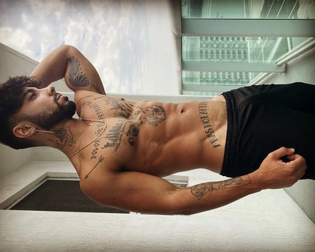 Обнаженная фотография утечки OnlyFans от Roney
