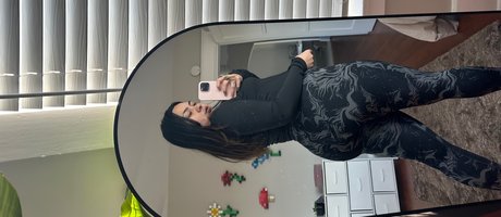 Naken läckt OnlyFans-bild av Mai