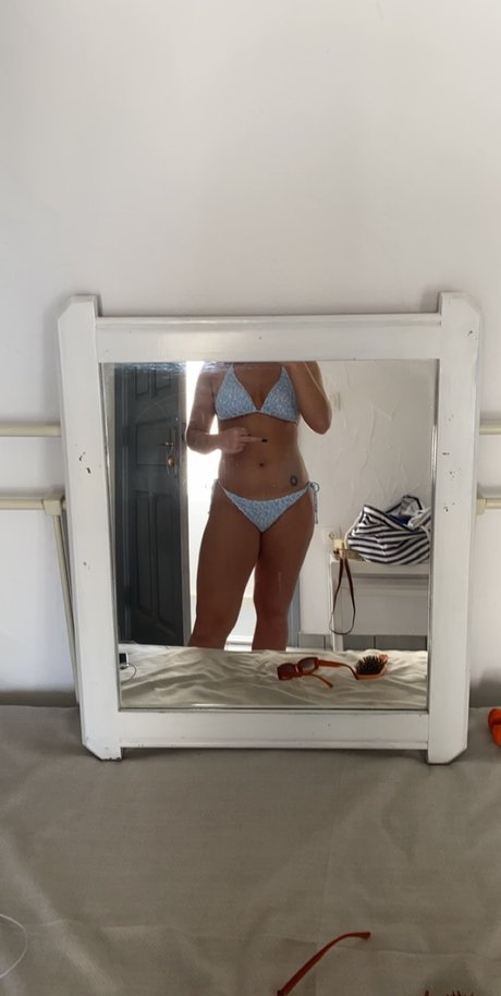 Naken läckt OnlyFans-bild av Becca Cameron