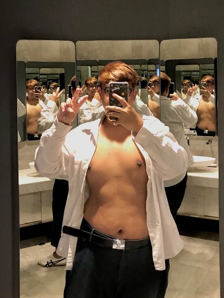 Naken läckt OnlyFans-bild av Beartopbkk