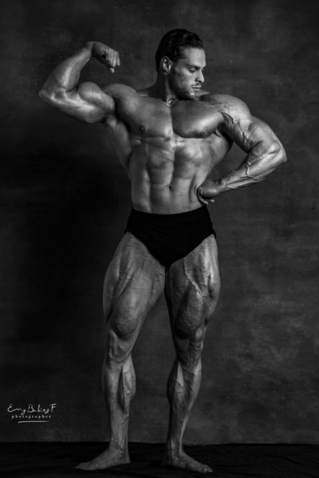 Naken läckt OnlyFans-bild av Musclebeast