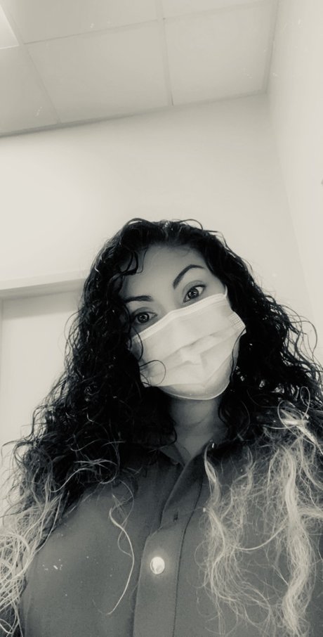 Naken läckt OnlyFans-bild av Medicbaby