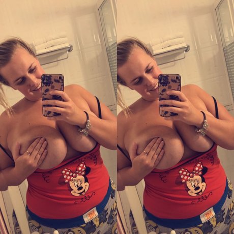 Naken läckt OnlyFans-bild av 