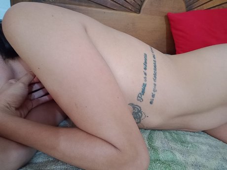Naken läckt OnlyFans-bild av Mrida Ai