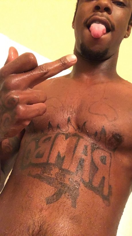 Naken läckt OnlyFans-bild av Almighty Rambo