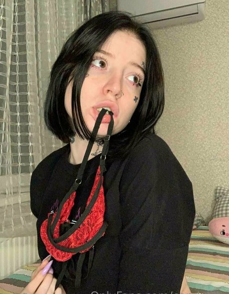 Brattyauroravip OnlyFans泄露裸照