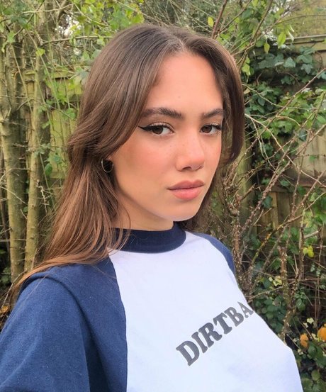 Foto desnuda filtrada de OnlyFans de Saoirse Alicia Behzadi