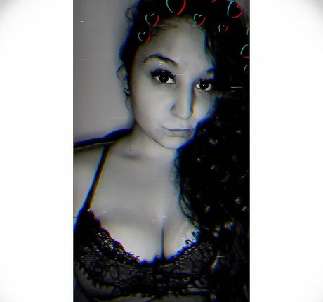 Alaston vuotanut OnlyFans-kuva Littlesatanlady