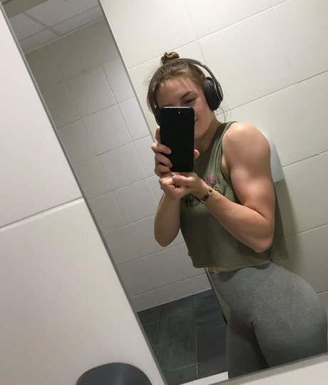 Foto di nudo di fuga di OnlyFans di Leonovababy