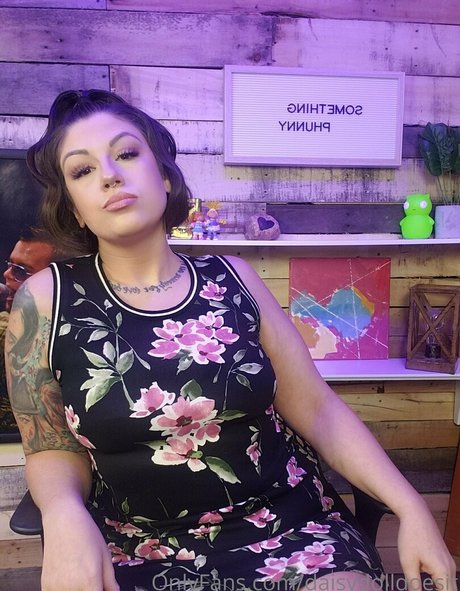 Alasti lekkinud OnlyFans-i pilt Daisydolldoesit