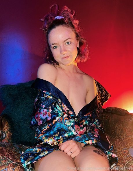 Naakte gelekte OnlyFans-foto van Junestrawberriesfree