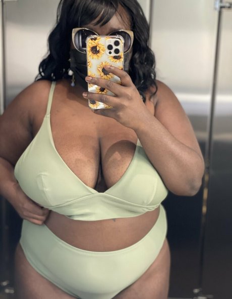Naken läckt OnlyFans-bild av Strifequeeneris