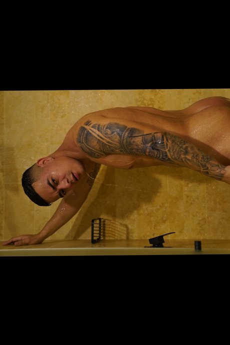 Naken läckt OnlyFans-bild av Anderson Quiroz