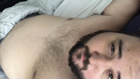 Naken läckt OnlyFans-bild av Bear Baquer