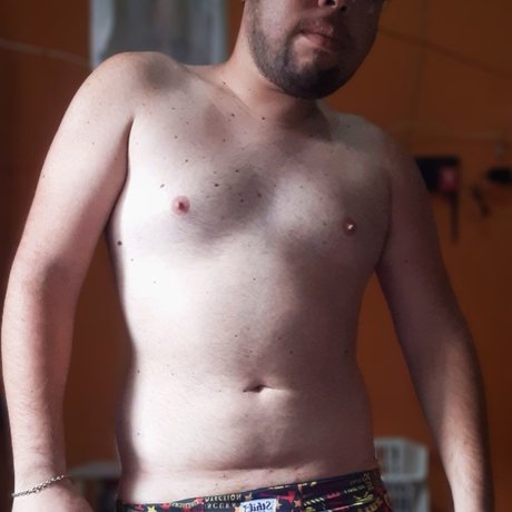 Naakte gelekte OnlyFans-foto van Hey Alemo