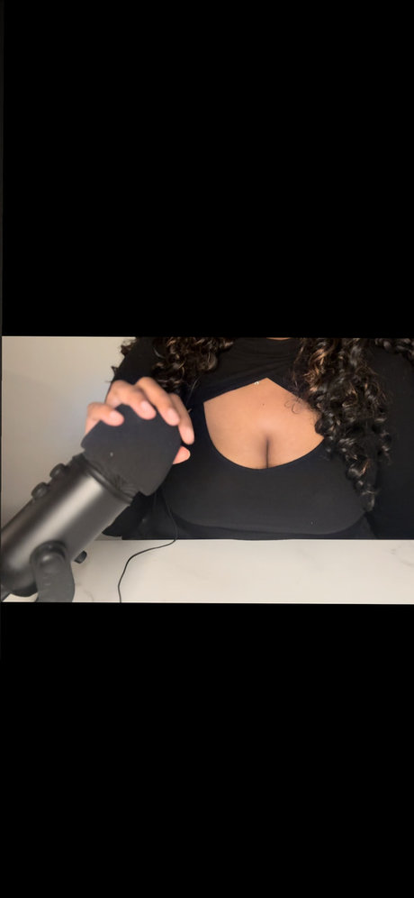 Naken läckt OnlyFans-bild av Asmr Concealed