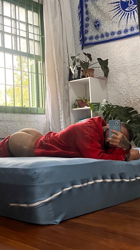 Naken läckt OnlyFans-bild av Tal