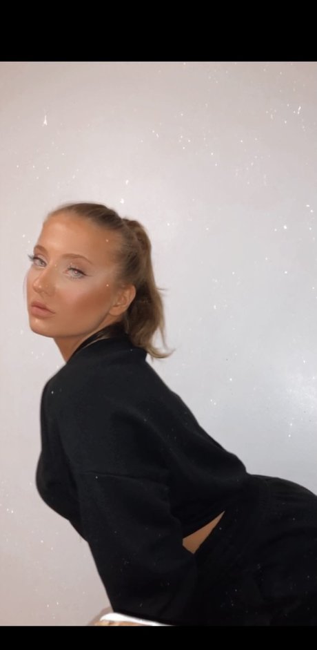 Alaston vuotanut OnlyFans-kuva Brat Barbie 