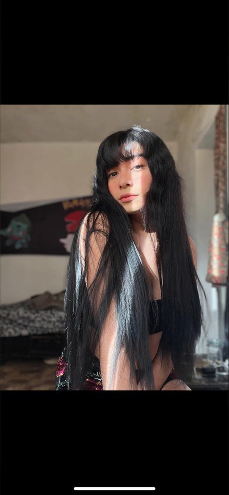 Naken läckt OnlyFans-bild av Emily Danae