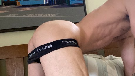 Naken läckt OnlyFans-bild av Bigandmilky