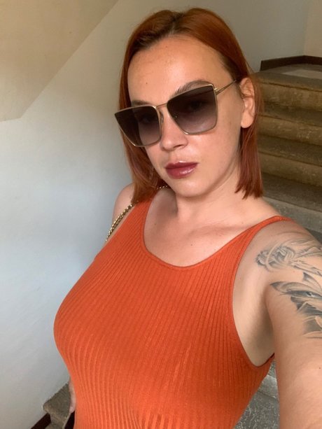 Обнаженная фотография утечки OnlyFans от Cara Barone
